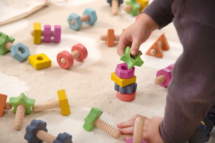 Tęczowe drewniane nakretki i śruby duży zestaw