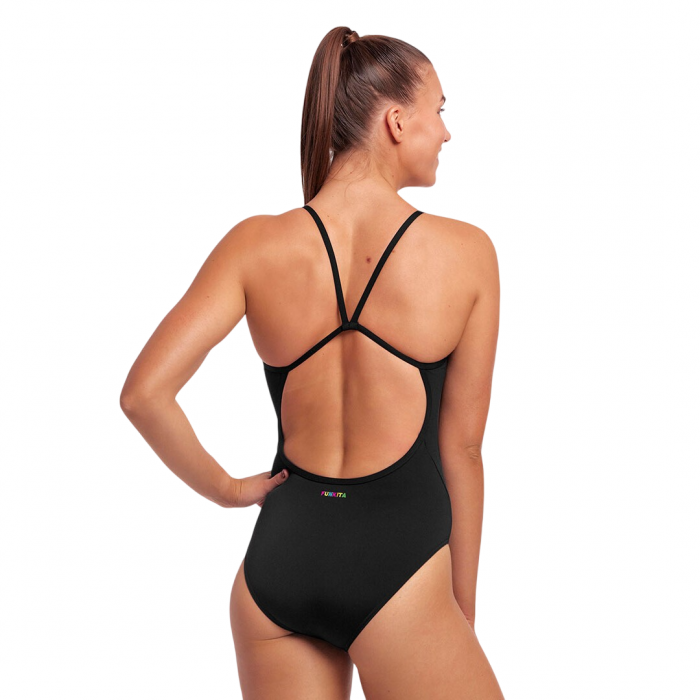 funkita-stroj-kapielowy-still-black-1 (1).png