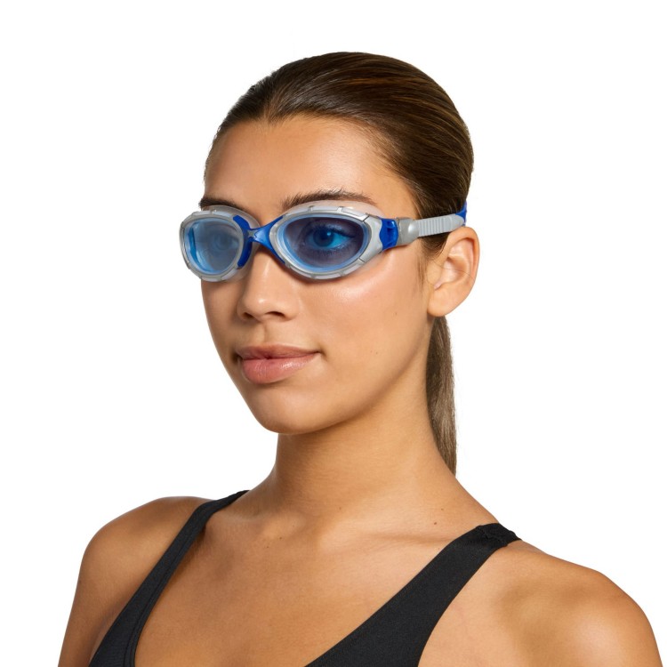 okulary-predator-flex-błękitny-kobieta-zbliżenie-na-twarz.jpg