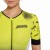 strój-triathlonowy-zółto-czarny-krótki-rękaw-kobieta-przód-zbliżenie-na-zamek-z-przodu.jpg