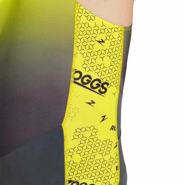 strój-triathlonowy-szaro-zólty-bez-rekawów-zdjęcia-z-boku-pod-pachą.jpg