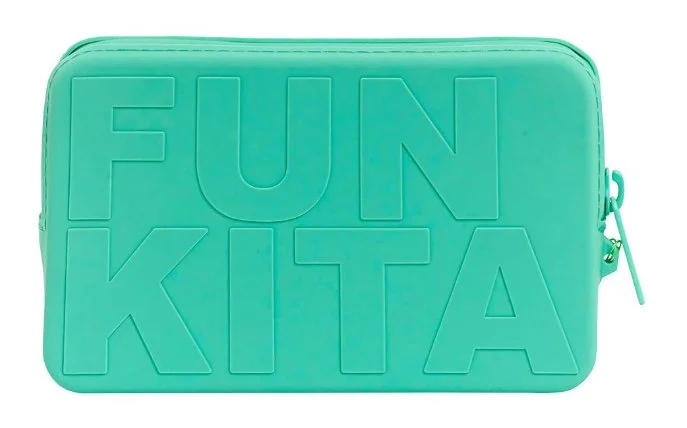 Funkita-Catch-Up-Clutch-Bag-Mint-Kiss-silikonowa-saszetka-na-telefon-i-drobiazgi-na-basen-oraz-plażę.webp