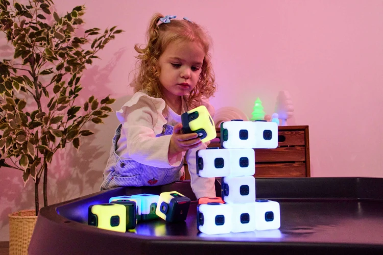 Zabawka sensoryczna świecące kostki sekwencyjne
