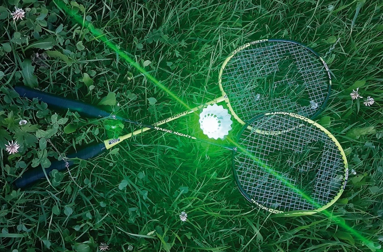 zestaw-badminton-swiecacy-2.jpg