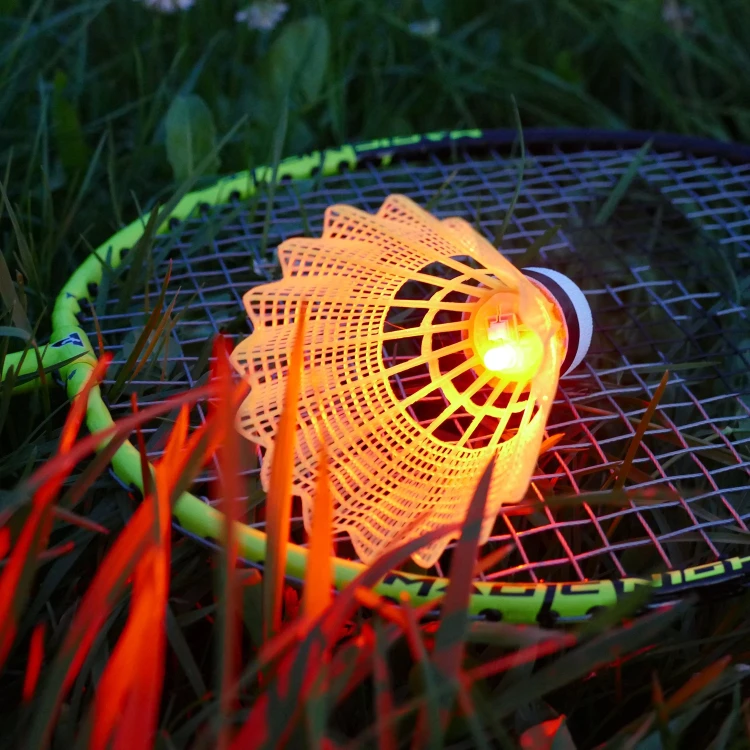 zestaw-badminton-swiecacy-3.jpg