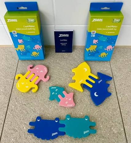Zoggs-puzzle-do-wody-Link-Mates-ułożone-na-podłodze.jpg