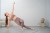 Airex-mata-Heartbeat-Fit-185-kobieta-ćwicząca-z-piłką.jpg