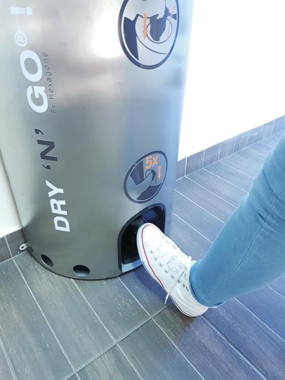 Suszarka basenowa do strojów kąpielowych