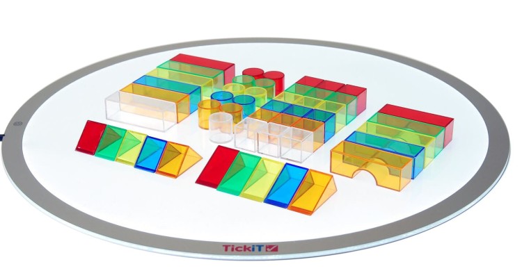 Kolorowe przeźroczyste klocki konstrukcyjne do tablic LED i stolików
