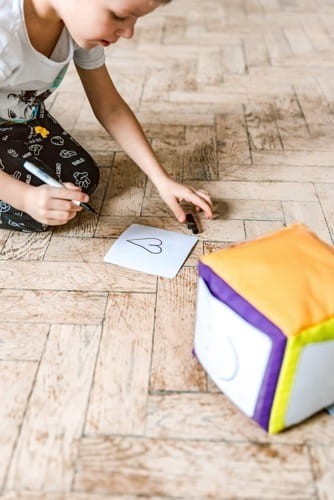 Kostka sensoryczna Akson z kartami i pisakiem