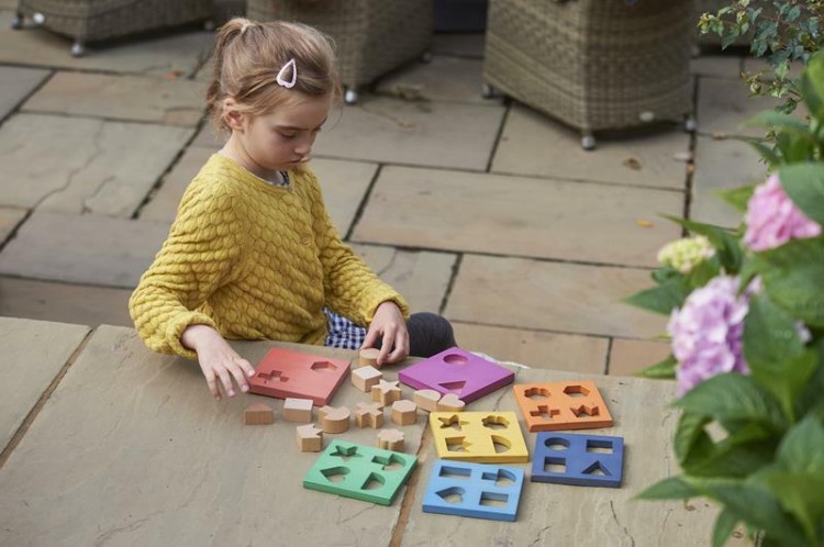 Drewniany tęczowy sorter kształtów TickiT