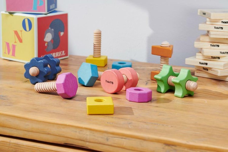 Tęczowe drewniane nakretki i śruby mały zestaw