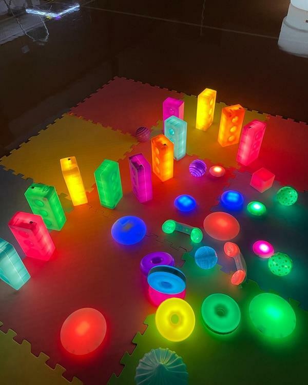 Klocki sensoryczne budowlane świecące