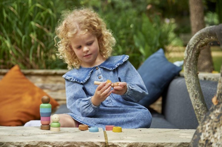 Tęczowe drewniane ludziki duży zestaw