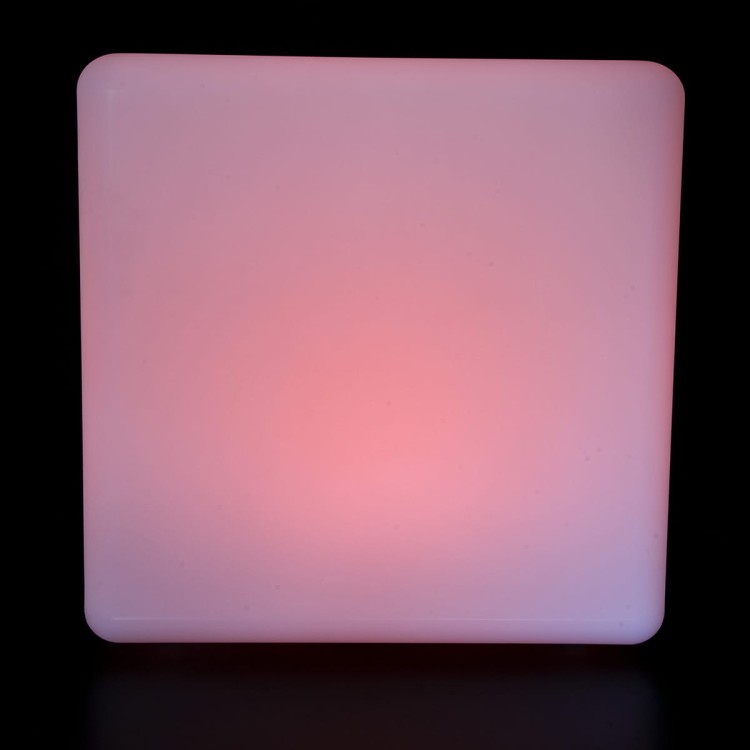 Świetlisty kolorowy sześcian