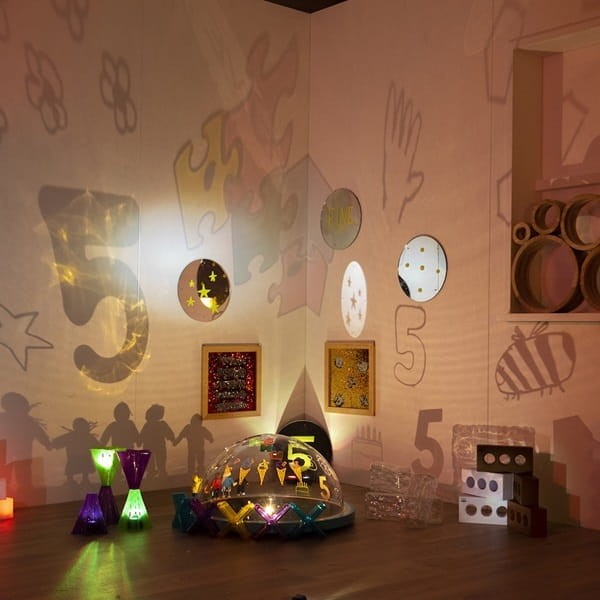 Sensoryczna kopuła świetlna - projektor immersyjny